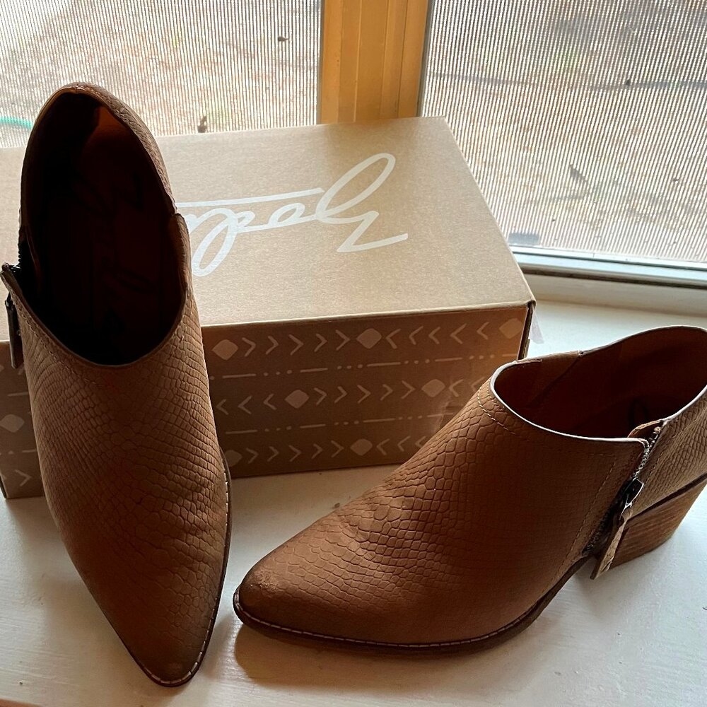 Zodiac Andle Boot - Latte size 8.5